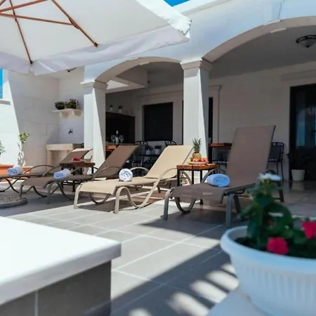 Trogrli - With Balcony And Sea View