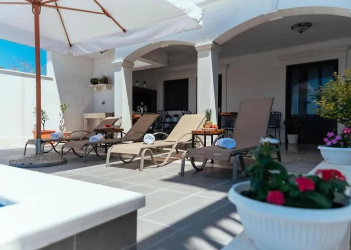 Trogrli - With Balcony And Sea View