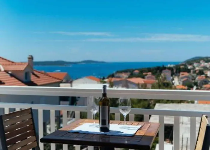 Trogrli - With Balcony And Sea View هفار