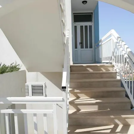 Trogrli - With Balcony And Sea View Apartmán *